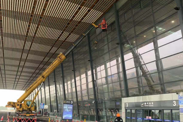 保康玻璃幕墙维护和保养